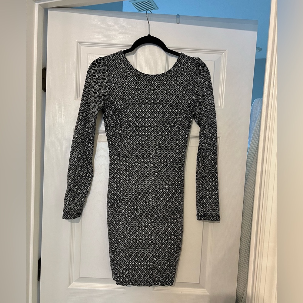 a'gaci Monochrome Geometric Long Sleeve Dress